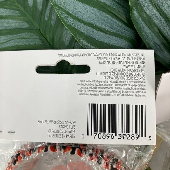 Wilton White Orange Pumpkin Halloween Happy Haunting Baking Cupcake Cups Liners - Picture 4 of 4